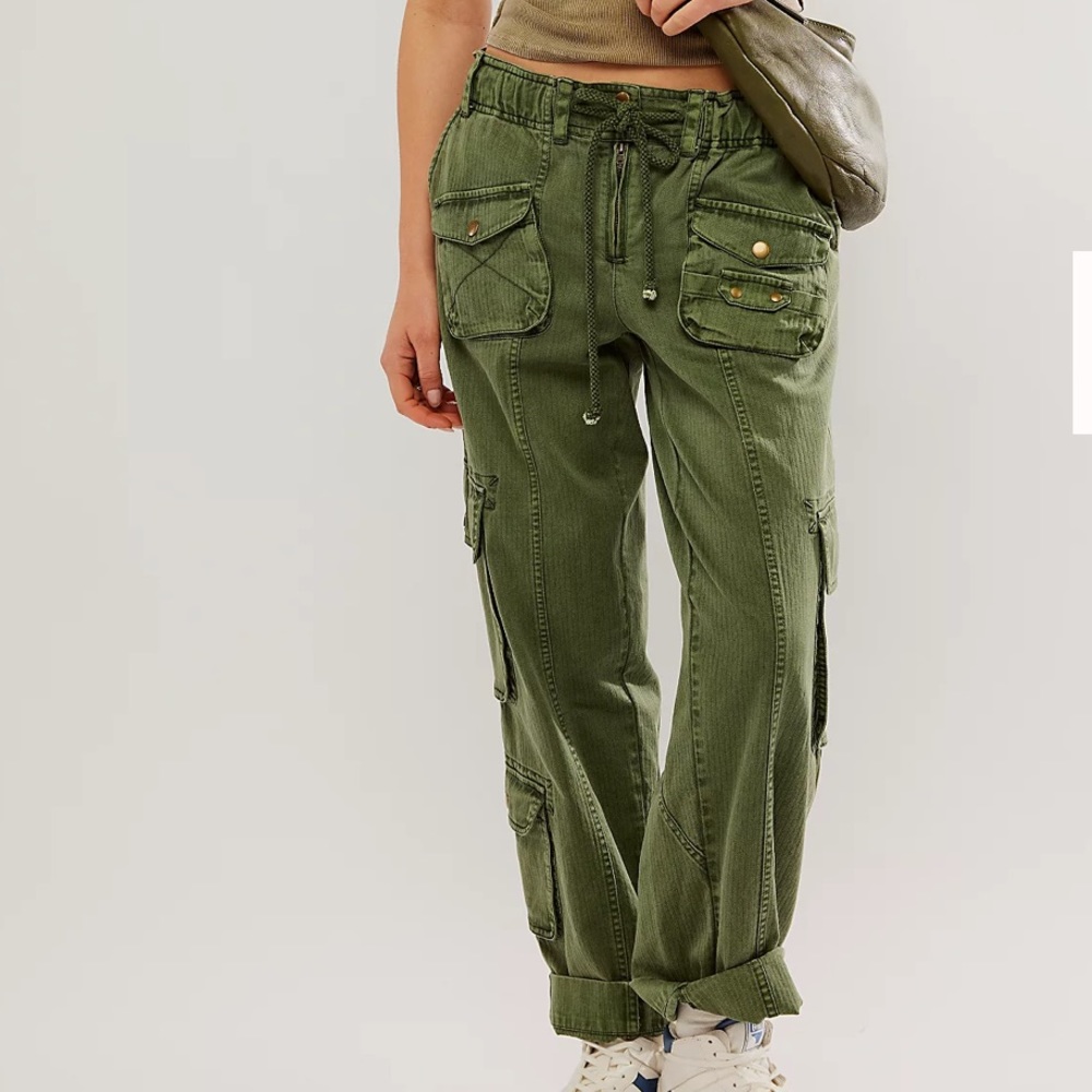 **NWT**  Free People Tahiti Cargo Pants / dark green/kelp  Size Small (S)